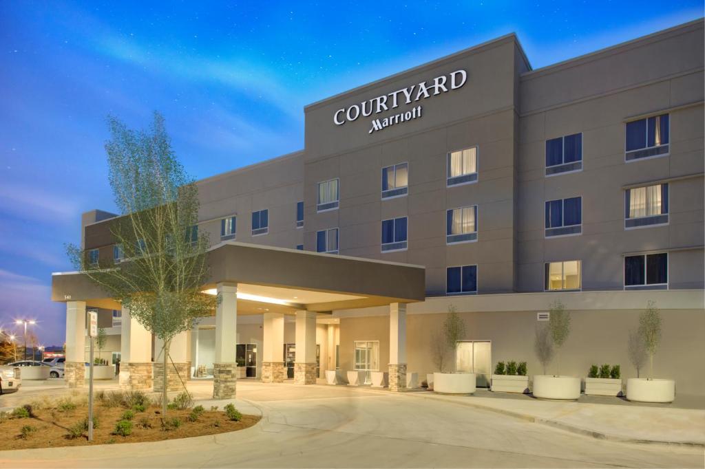 Courtyard by Marriott Atlanta Kennesaw Main image 1